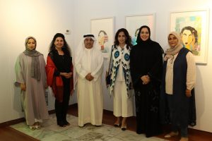 الفنانات المشاركات في المعرض مع الفنان علي المحميد